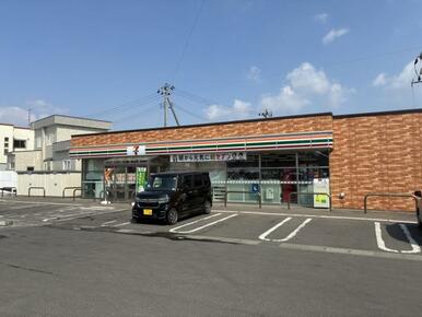 セブンイレブン青森新城平岡店まで徒歩2分（約150ｍ）