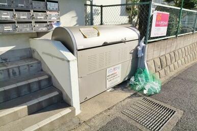 敷地内ゴミ置場。