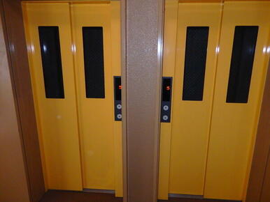 エレベーターが２機あります。