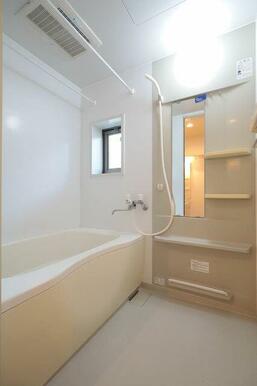 【浴室】雨の日や花粉の時期に活躍する換気乾燥暖房機付き♪