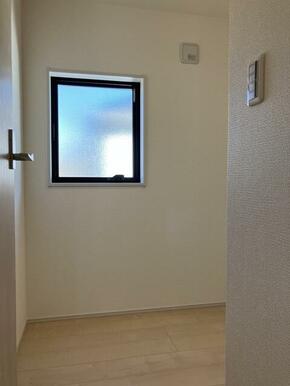 家族やゲストの笑顔が浮かんできそうな玄関（2号棟）