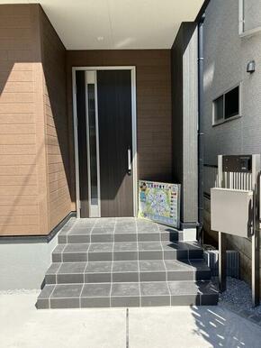 セールスや勧誘、防犯面でもエントランスは重要チェックポイント（2号棟）