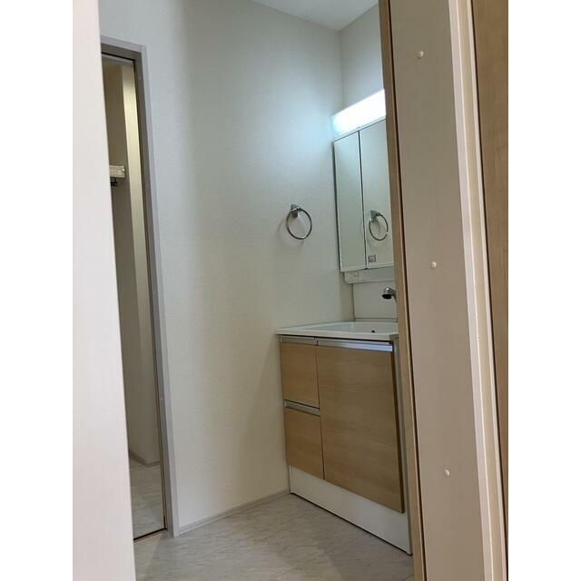 朝のお化粧から夜のスキンケアまで幅広く対応（2号棟）