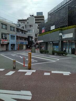 バスターミナル（ＪＲ中野駅・ＪＲ新宿駅西口行多数）