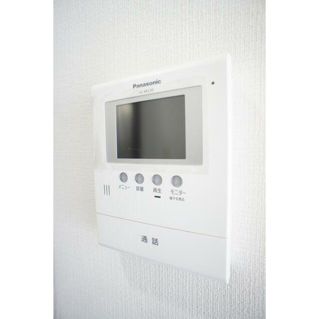 来訪者の姿を確認できるTVモニター付インターホン設置済です！