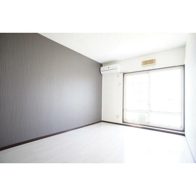 南向きで日当たり良好なお部屋！暖かな日差しが入ります♪