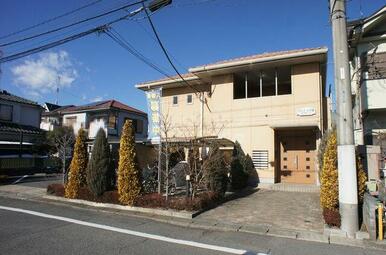 ■メインアプローチ全景■オートロック付きシャーメゾン■