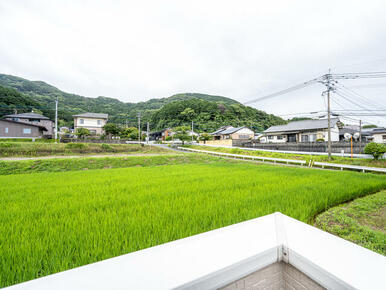 バルコニーから見える景色は癒しの緑