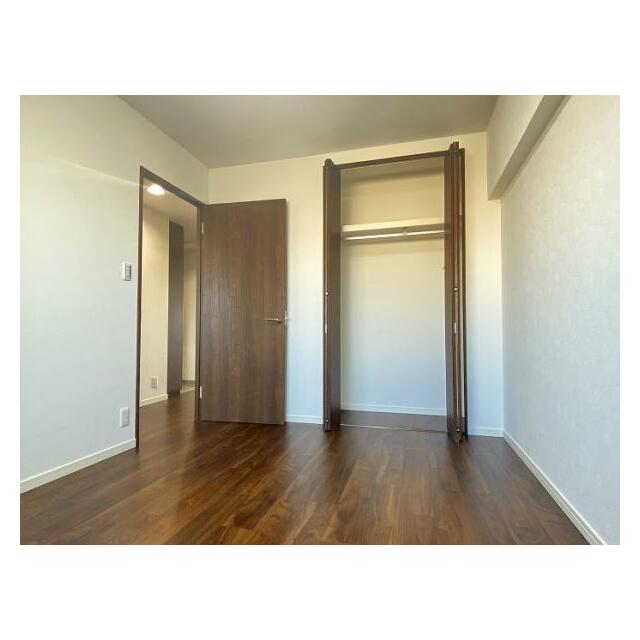 「北西洋室」フローリング上張りを行いました