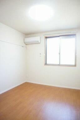 北洋室には１年を通して快適に過ごすことが出来るエアコン付き☆