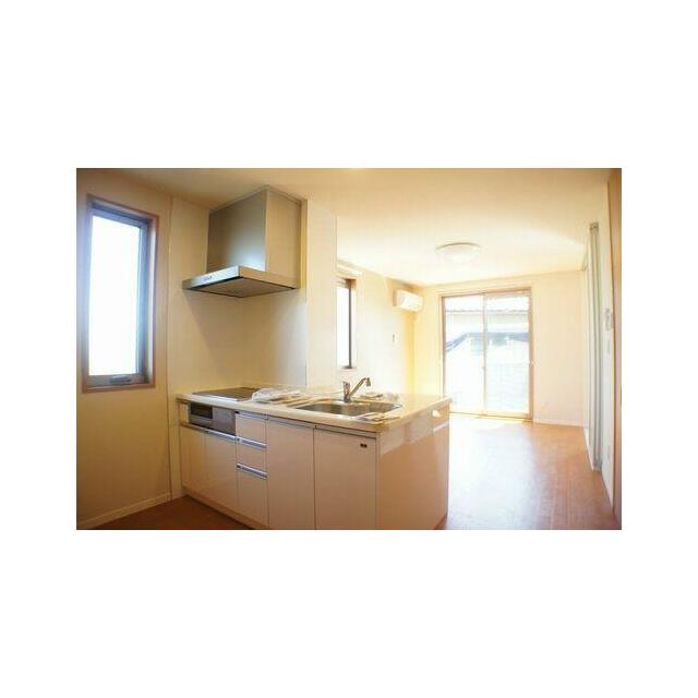 ワイドカウンターのシステムキッチンで家事の作業効率もＵＰ♪角部屋なので嬉しい２面採光☆