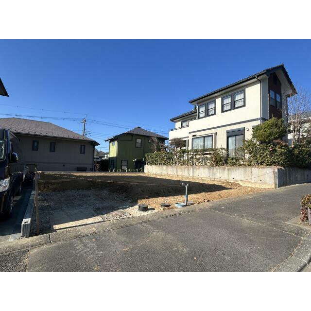 小田急電鉄多摩線 黒川駅まで徒歩20分小田急電鉄小田原線 鶴川駅までバス9分 真光寺会館入口バス停まで徒歩