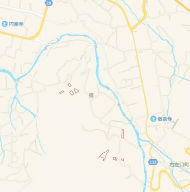 北側が右左口町４６７２、南側が右左口町４６７６－４，４６７７，４６７８－６です。