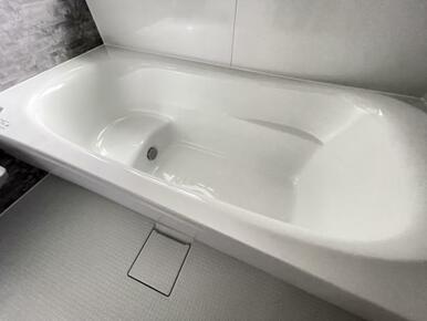 ゆったりと浸かれる1坪風呂を採用！1日の疲れを癒してくれる浴室は窓のある開放的な空間＾＾