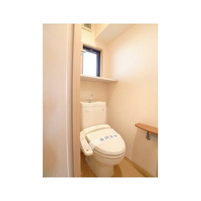 温水洗浄便座付きトイレです。
