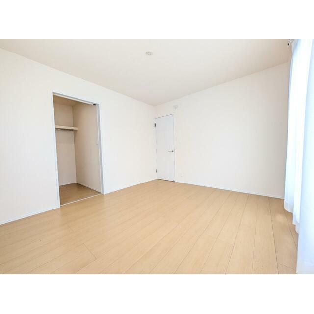 7帖の寝室写真になります。