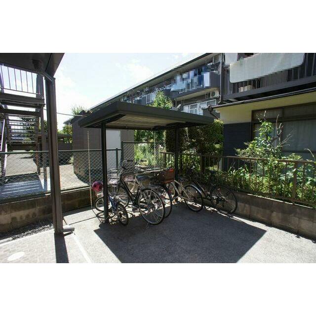 ◆敷地の奥に屋根付き駐輪場をご準備◆