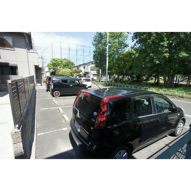 ◆南前面には大きな公園を備えた敷地内駐車場◆