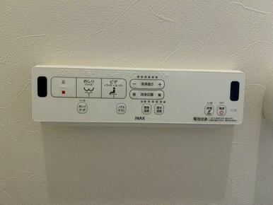 トイレ　温水洗浄機能付き