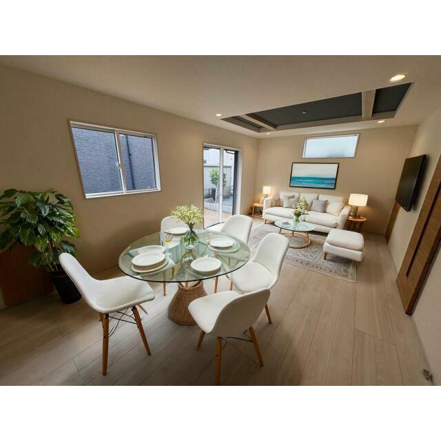 【リビング】ゆったりリビング！シャッター、折上天井と設備も充実です♪