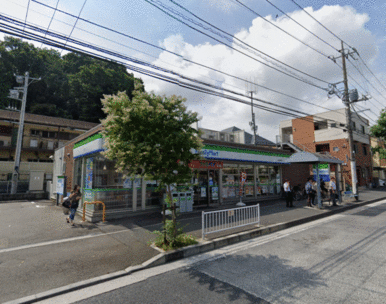 ファミリーマート港北師岡町店