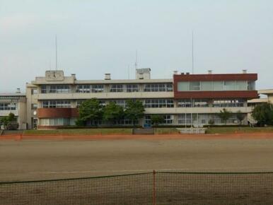 南犬飼中学校　1213ｍ/徒歩16分、車4分