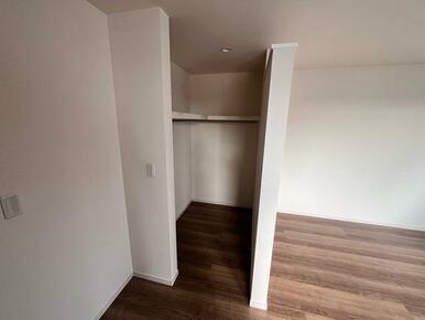 お洋服好きならコーディネートに悩むのも楽しみのひとつ（1号棟）