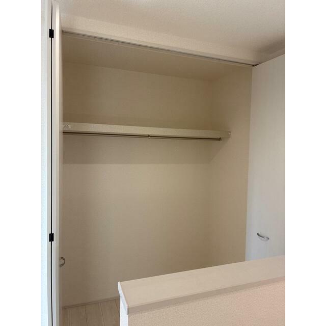 普段着もお気に入りの1着もここに収納！（1号棟）