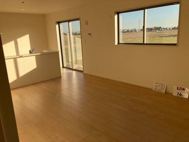 リラックスできる場所だからリビングは家具＆レイアウトにこだわりたい！（6号棟）