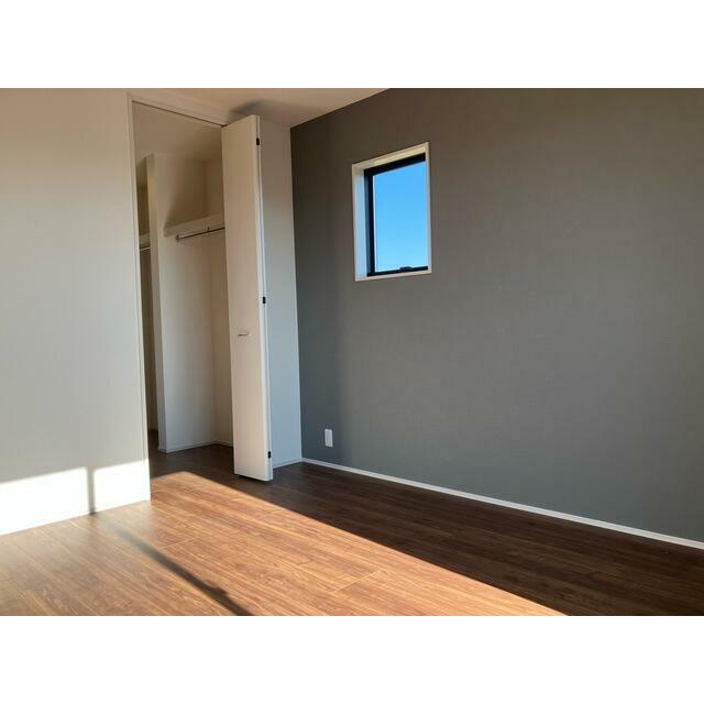 アクセントをつけた壁紙で「センスのいい洋室」を目指そう（1号棟）