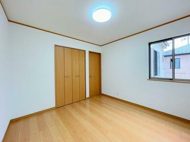 「2階北西側洋室」約6.1帖のお部屋です
