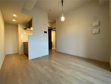 リビング（１０．５帖、エアコン付き）