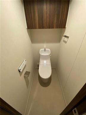 トイレ（ウォシュレット、吊戸棚）