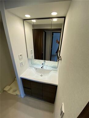 洗面台（３面鏡）