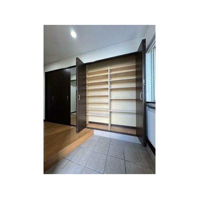 大容量シューズボックスつき。