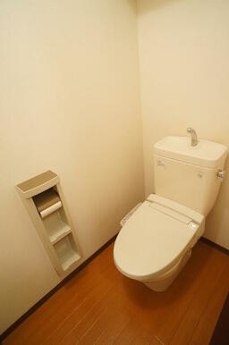 トイレ空間は広くゆったり、清潔感のあるトイレです！