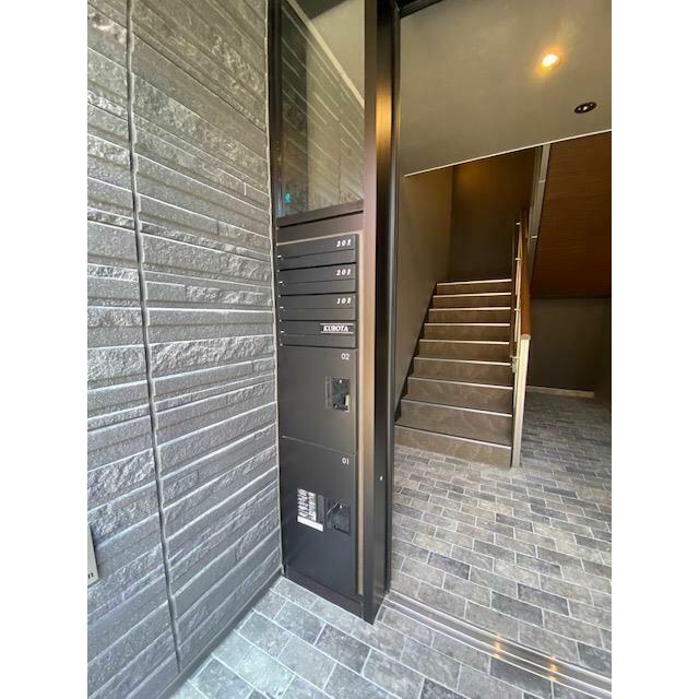 宅配ボックスは備え付けられております。