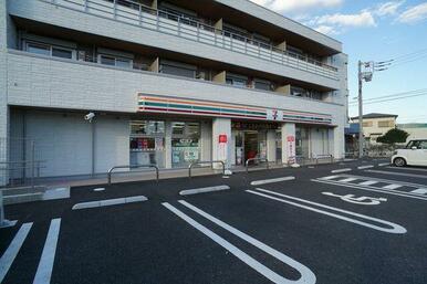 【コンビニ（２４時間）セブンイレブン】徒歩２分（１６０ｍ）急なお買い物も２４時間なら安心ですね！