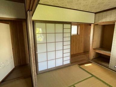 ２階の７．５帖の和室です。