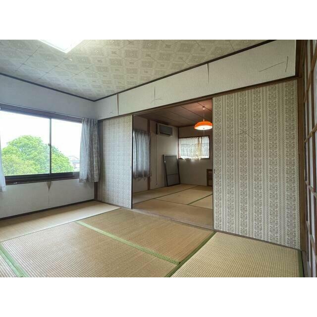 ２階の和室は２間続いています。