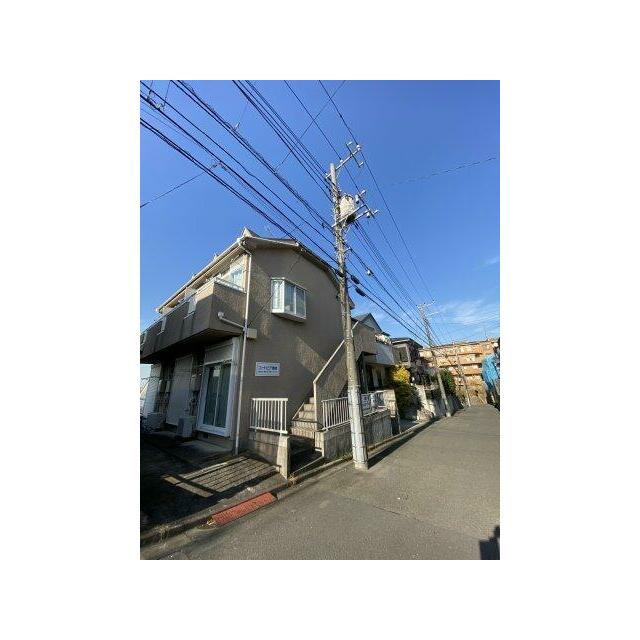 閑静な住宅街に立地