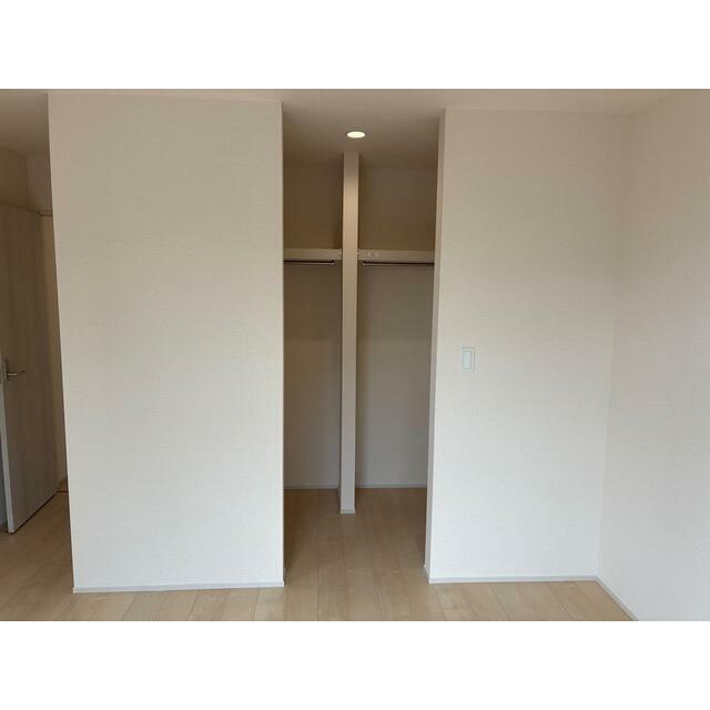 普段着もお気に入りの1着もここに収納！（1号棟）