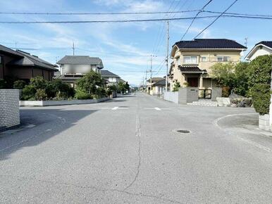 前面道路 北東向き
