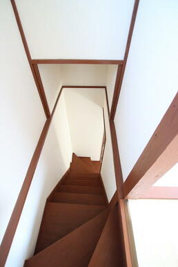 上階への階段
