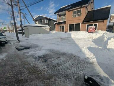 冬の駐車場のイメージ