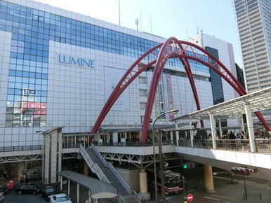 立川駅北口シンボルレッドアーチ