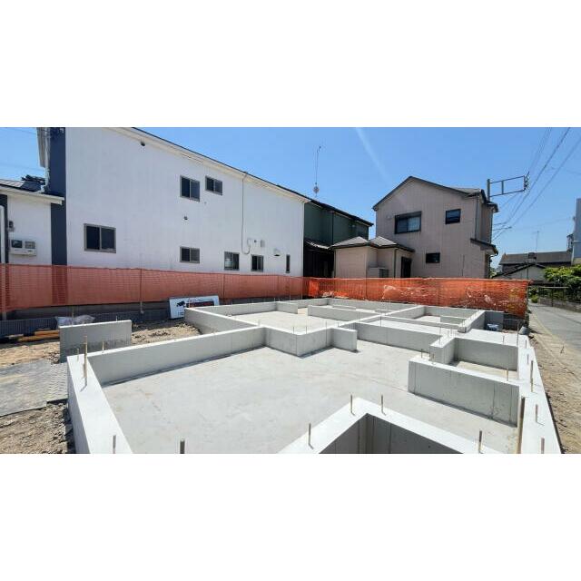LDK20帖の広々とした間取りに吹抜けがあります。
