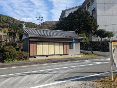 西側から撮影（右奥建物は小学校）