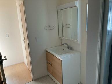 顔を洗って歯磨きもして1日を乗り切るエネルギーをここでチャージ（2号棟）