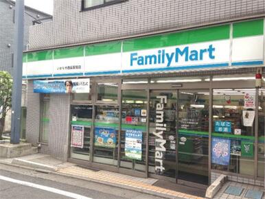 コンビニ　ファミリーマートいかりや西荻駅前店